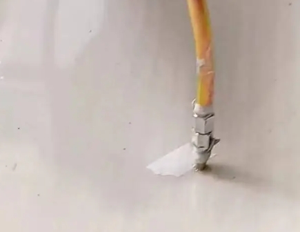 仁怀瓷砖空鼓维修公司专业解答在瓷砖铺贴过程中，如果使用的砂料过粗（如全部使用了粗砂），可能会导致以下问题