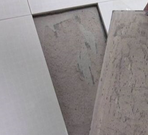 仁怀瓷砖空鼓维修公司分享瓷砖铺贴时如果打浆（即涂抹在瓷砖背面和基层上的砂浆或瓷砖胶）过少，会带来以下问题